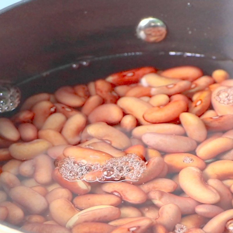Hầm đậu đỏ mềm nhừ