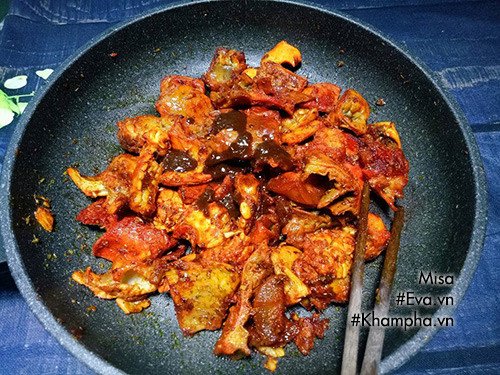 Hầm gân bò với nước dừa tươi và cà rốt