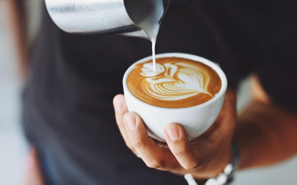 Hàm lượng calo trong ly cà phê sữa nghệ thuật, tương đồng với cà phê Kopiko Macchiato bao nhiêu calo