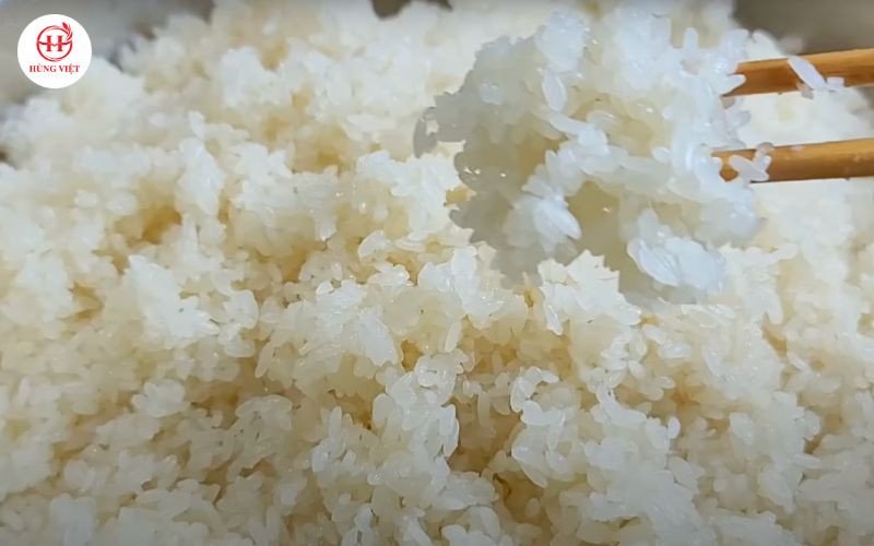 Hấp lại xôi lần 2 để đảm bảo xôi dẻo mềm hoàn hảo