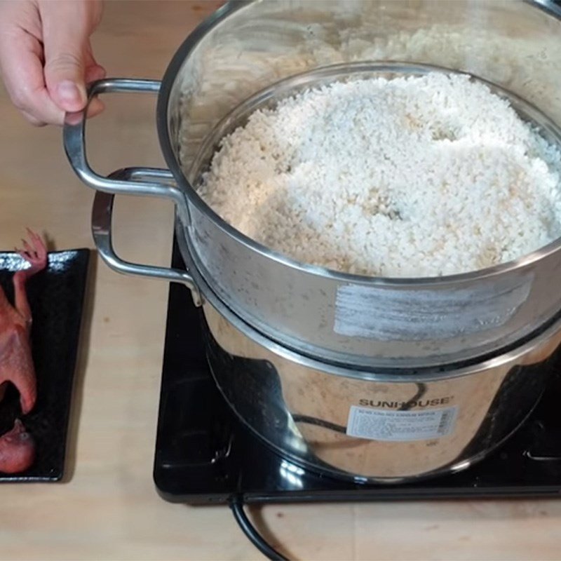 Hấp xôi dẻo thơm cho món xôi chim bồ câu