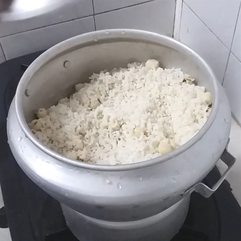 Hấp xôi hạt sen thơm ngon dẻo mềm