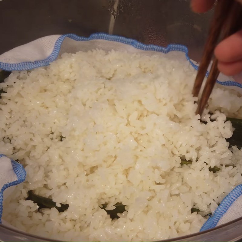 Hấp xôi nếp dẻo thơm cho bánh dày giã tay