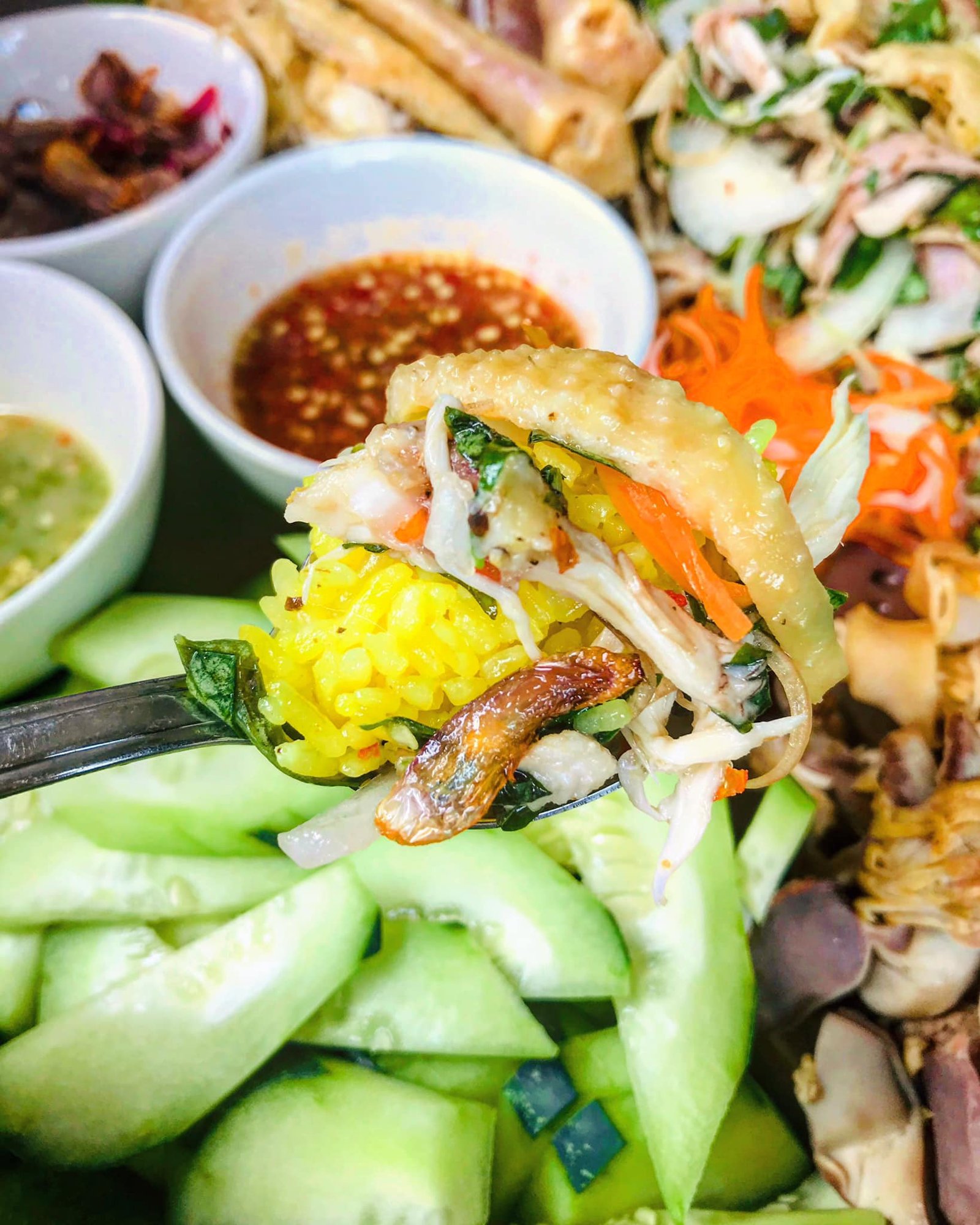 Hạt cơm gà màu vàng óng ả, tơi xốp hấp dẫn