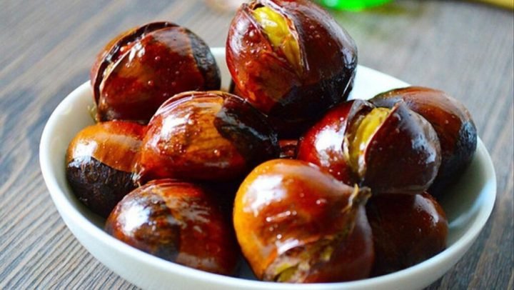Bánh Hạt Bao Nhiêu Calo? Phân Tích Dinh Dưỡng Và Công Thức Chuẩn Vị Hạt dẻ tươi ngon nguyên vỏ, nguồn dinh dưỡng dồi dào cho sức khỏe
