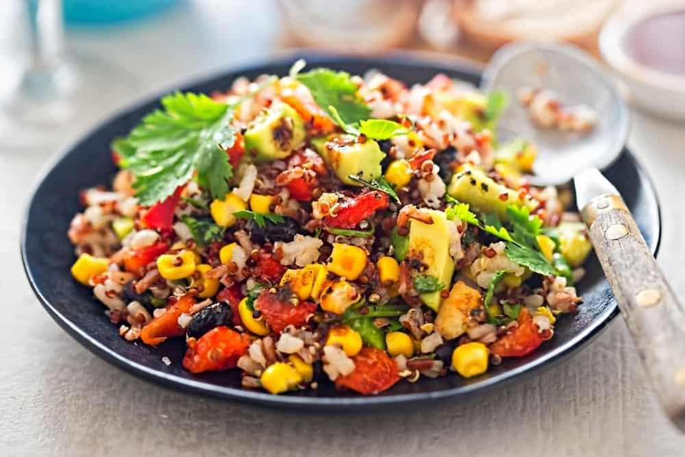 Hạt diêm mạch nấu cùng rau củ đầy màu sắc