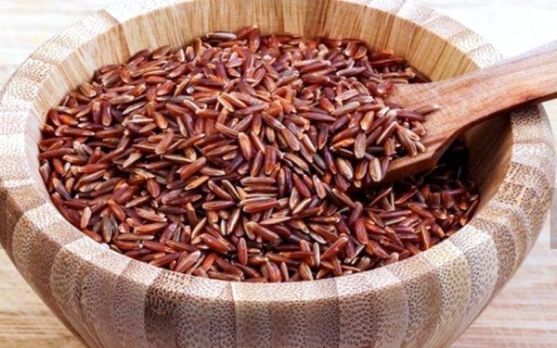 Hạt gạo lứt đỏ giàu dinh dưỡng và chất xơ, tốt cho sức khỏe