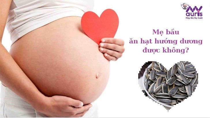 Hạt hướng dương đã bóc vỏ trong bát