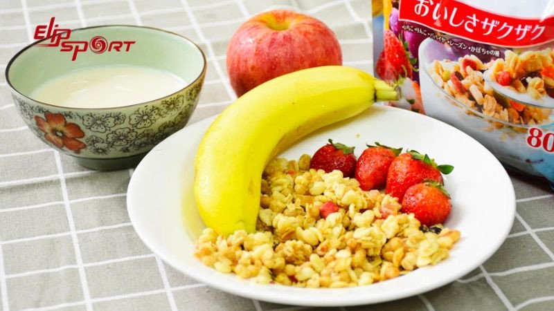 Hạt ngũ cốc Calbee và trái cây khô tươi ngon bổ sung vitamin