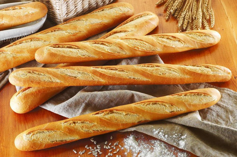 Hình ảnh bánh mì baguette tươi giòn và lượng calo