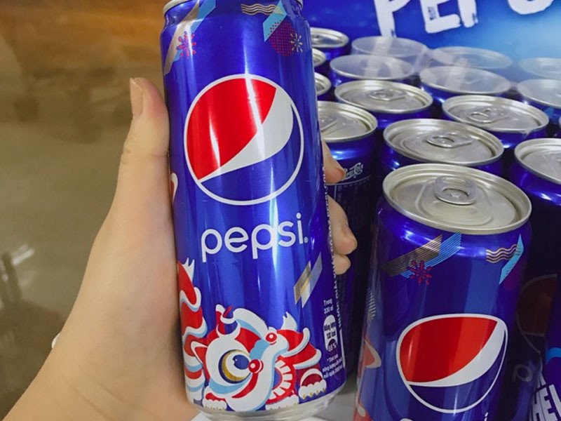 Hình ảnh cảnh báo về tác hại của việc uống quá nhiều Pepsi, gây béo phì và các vấn đề sức khỏe.