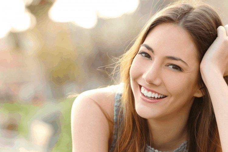 Hình ảnh đau răng, minh họa tác dụng hạt sen trị nhiệt miệng và viêm nướu