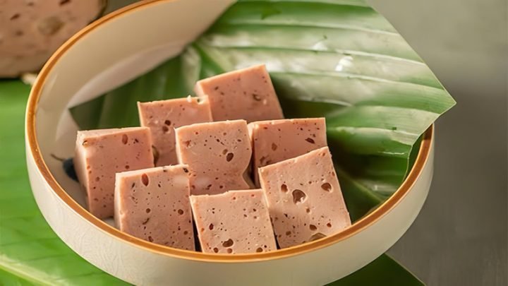 1 Cái Giò Bò Bao Nhiêu Calo? Giải Đáp Chuẩn Nhất Hình ảnh miếng giò bò thơm ngon, món ăn truyền thống của ẩm thực Việt Nam, chứa nhiều dinh dưỡng.