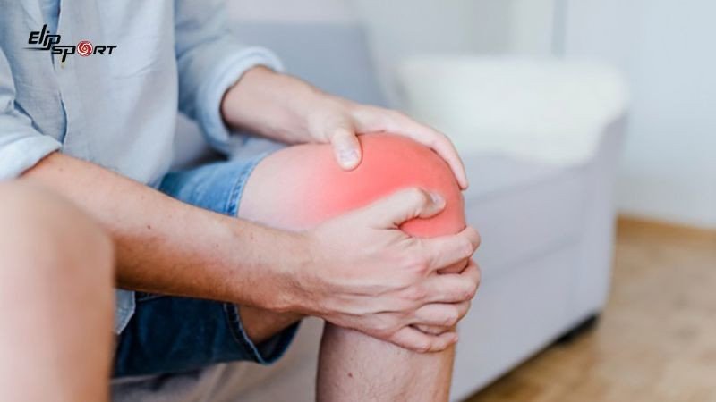 Hình ảnh minh họa cảnh báo về người có bệnh xương khớp không nên nhảy dây, đảm bảo an toàn tập luyện