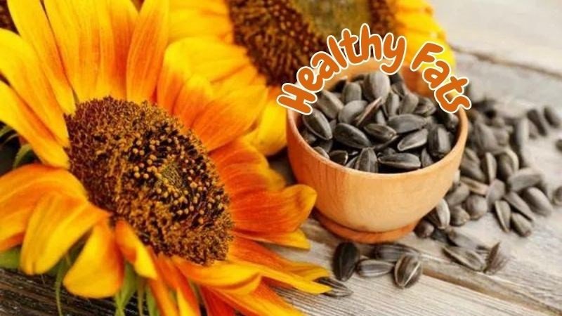 Hình ảnh minh họa chất béo tốt có trong hạt hướng dương, giúp quản lý lượng calo