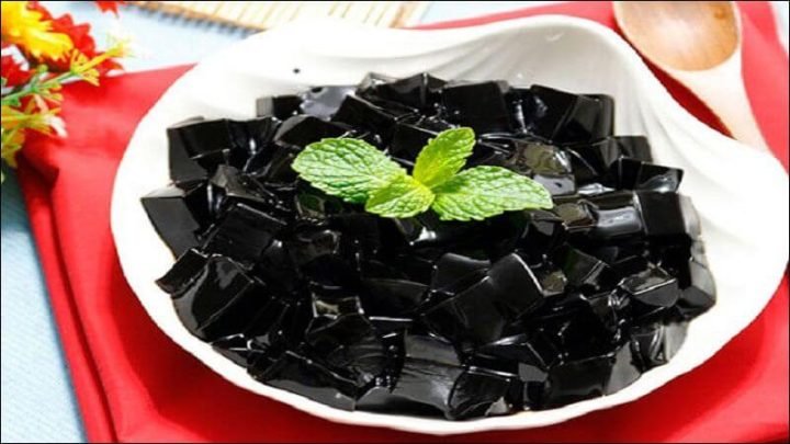 Hình ảnh minh họa lượng calo trong 100g thạch sương sáo đen giúp bạn hiểu rõ thạch sương sáo đen bao nhiêu calo.