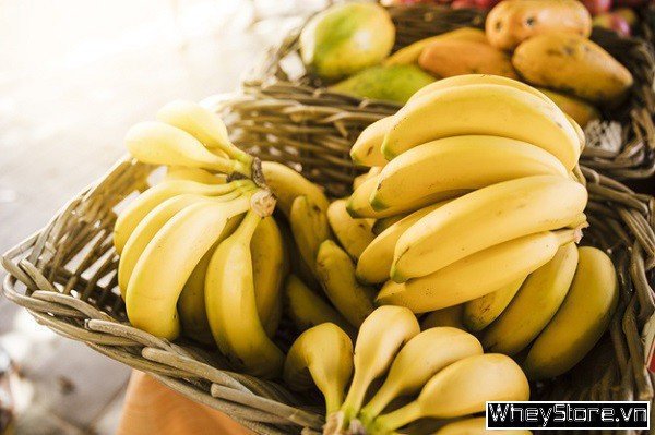 Hình ảnh những quả chuối mốc chín vàng, cung cấp thông tin về chuối mốc bao nhiêu calo