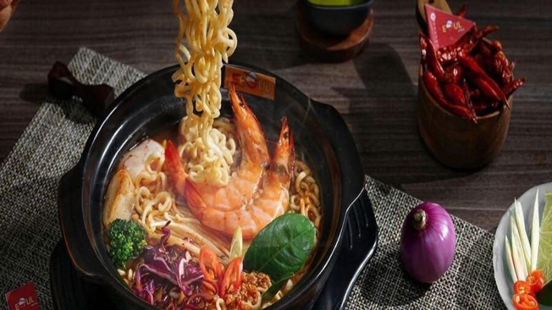 Hình ảnh về việc ăn mì Siukay có thể gây tăng cân