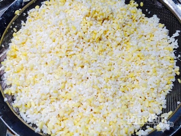 Hỗn hợp gạo nếp đậu xanh trộn muối
