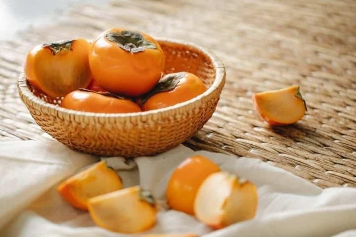 Hồng giòn tươi, cắt lát đẹp mắt, minh họa 100g hồng giòn bao nhiêu calo