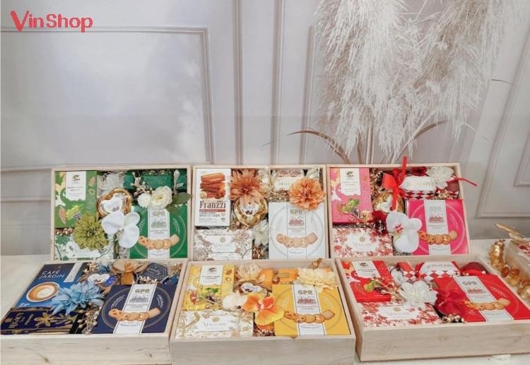 Hộp quà bánh kẹo bằng gỗ GPR thân thiện môi trường, thiết kế theo tông màu đặc trưng