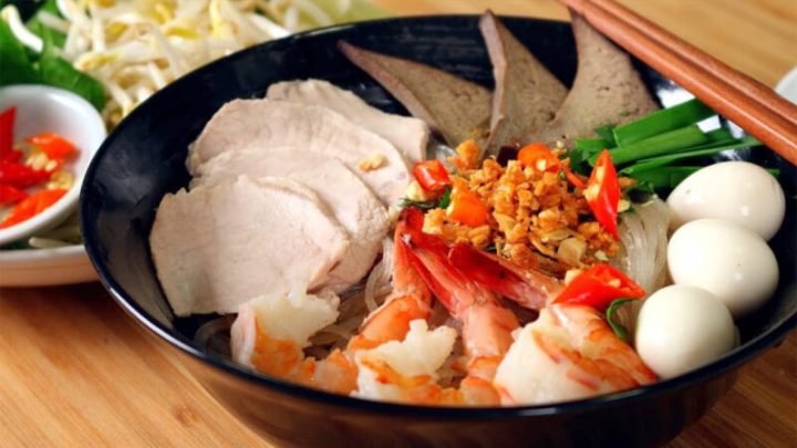 Hủ tiếu thịt heo bao nhiêu calo? Phân tích dinh dưỡng chuẩn Hủ tiếu Nam Vang thơm ngon, đậm đà với nhiều topping