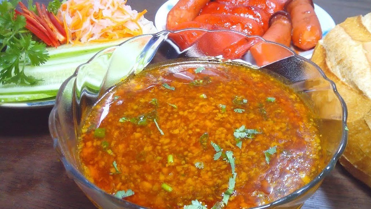 Hướng dẫn cách làm nước sốt bánh mì chay đơn giản và ngon miệng