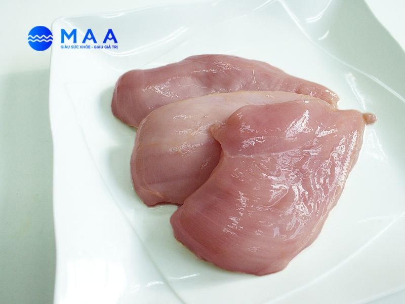 Hướng dẫn chọn ức gà tươi ngon màu hồng nhạt