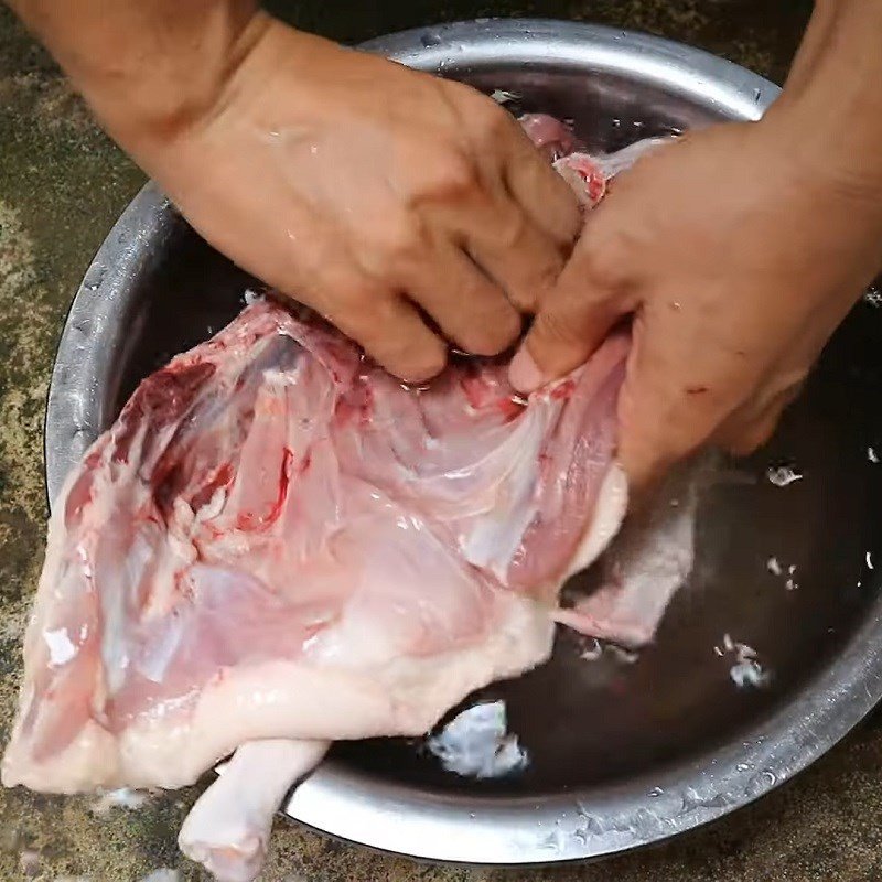Hướng dẫn sơ chế thịt vịt sạch mùi trước khi hầm