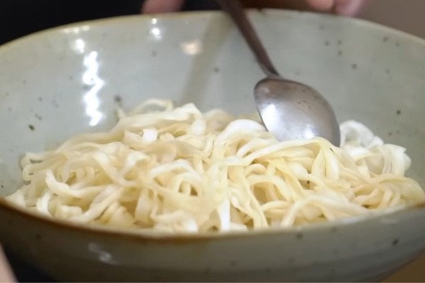 Hướng dẫn ướp bánh phở mềm dai để xào phở bò