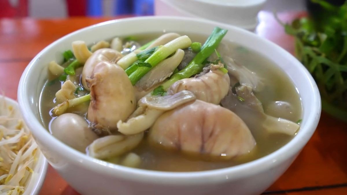 Kê gà tươi ngon chuẩn bị chế biến món canh