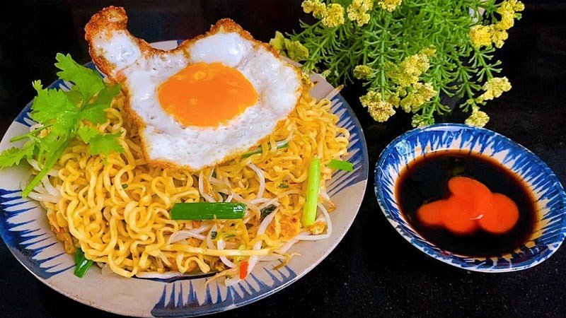 Kết hợp mì gói và thực phẩm
