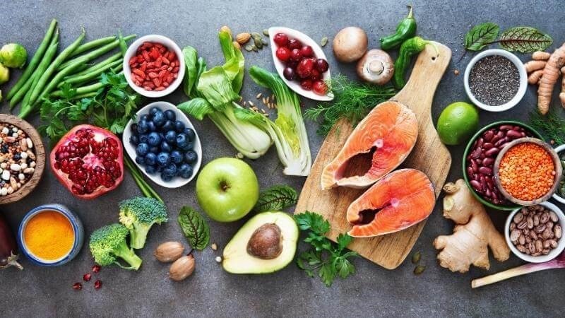 Kết hợp sốt bơ trứng với các món ăn cân bằng