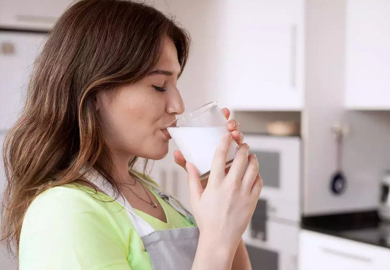 Kết hợp sữa tươi có đường vào các bữa ăn chính giúp bổ sung năng lượng cho cả gia đình.