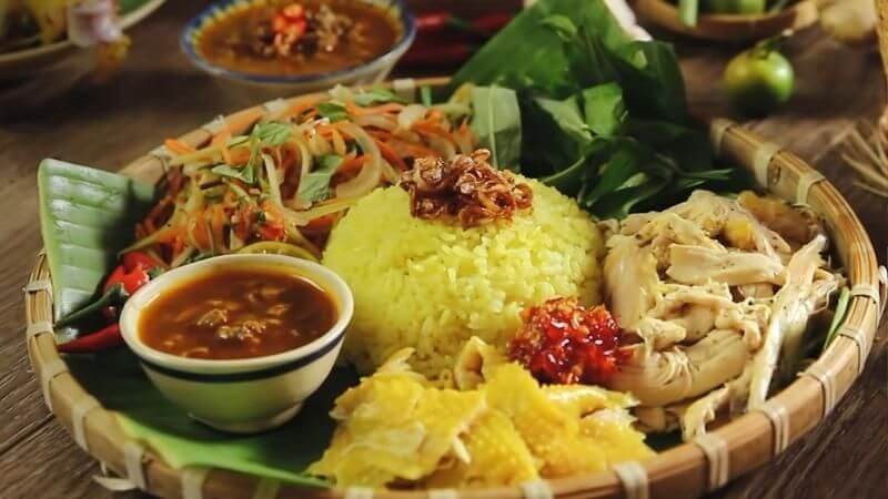 Kết hợp tập luyện thể thao thường xuyên để đốt cháy calo khi thưởng thức cơm gà nướng