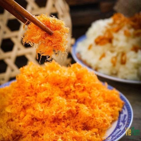 Khẩu phần ruốc tôm khô nhỏ dùng trong bữa ăn, minh họa lượng ruốc tôm bao nhiêu calo
