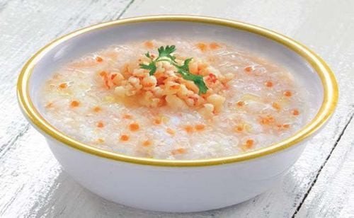 Khi nấu cháo cho người tiểu đường, việc kiểm soát lượng muối thêm vào là cực kỳ quan trọng để bảo vệ sức khỏe tim mạch.