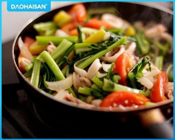 Khô mực xào dứa đậm đà, hấp dẫn