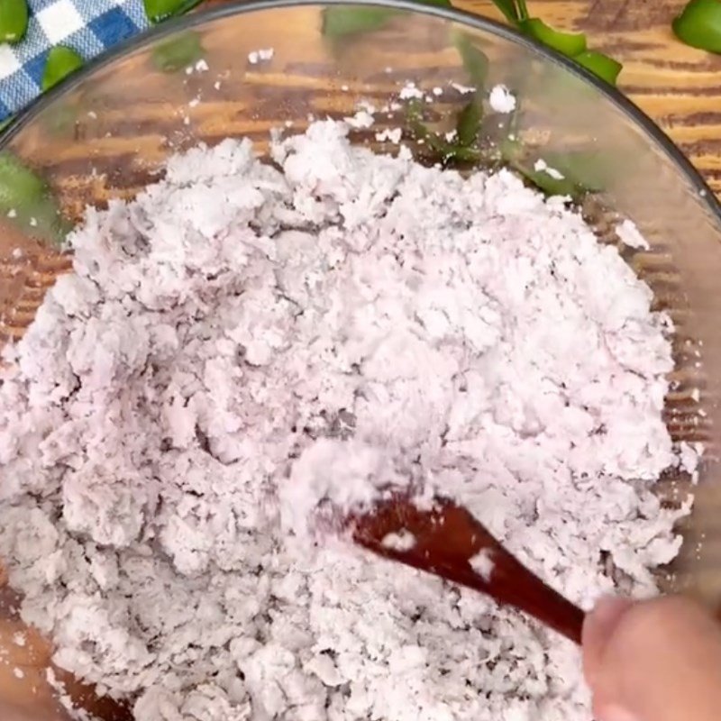 Khoai môn đã hấp chín và tán nhuyễn