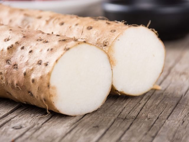 Khoai từ tươi ngon, vỏ nâu sần sùi chứa nhiều dinh dưỡng.