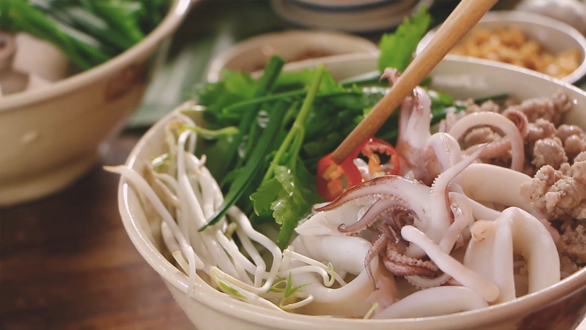 Không nên ăn hủ tiếu vào buổi tối để tránh tích mỡ