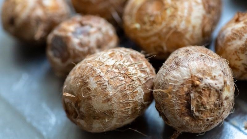 Không nên ăn khoai sọ sống để tránh bị kích ứng