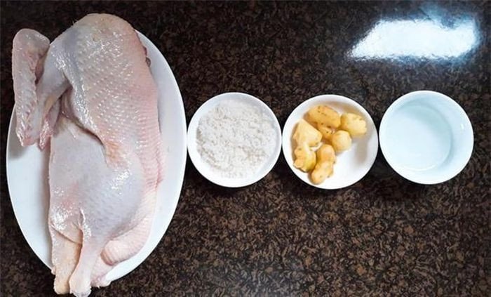 Khử mùi hôi thịt vịt bằng chanh và gừng tươi
