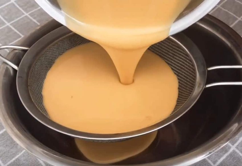 Khuôn bánh bò đã chuẩn bị sẵn sàng nướng
