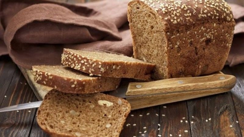 Kiểm soát khẩu phần bánh mì nguyên cám hợp lý mỗi ngày