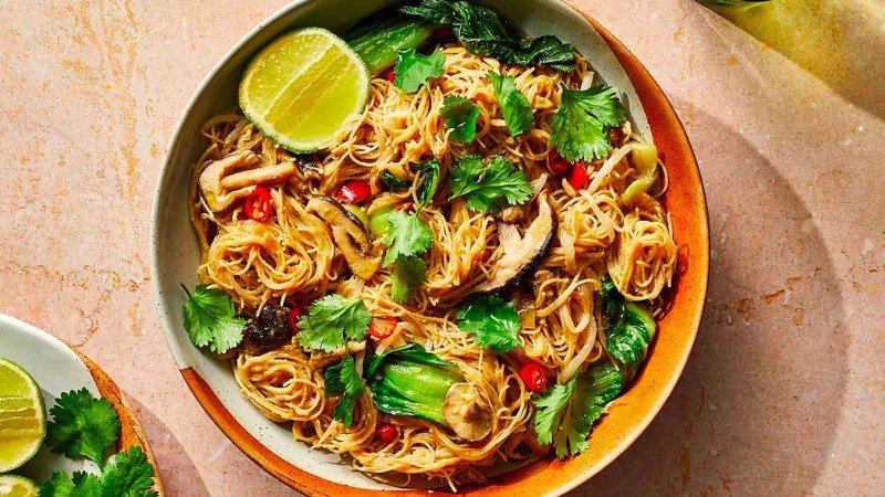Kiểm soát khẩu phần bún chả giò để giảm calo