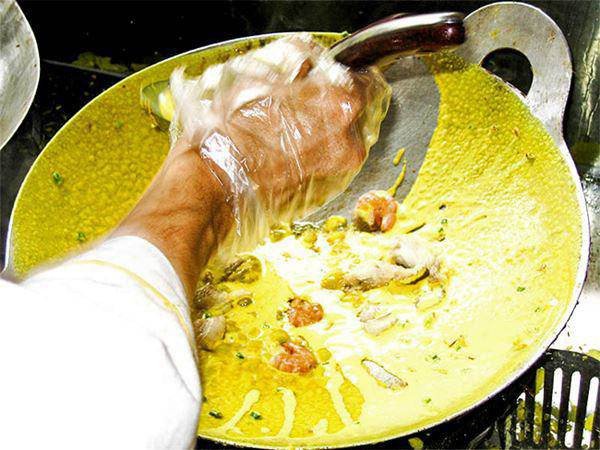 Kỹ thuật đổ bánh xèo miền Bắc giòn rụm