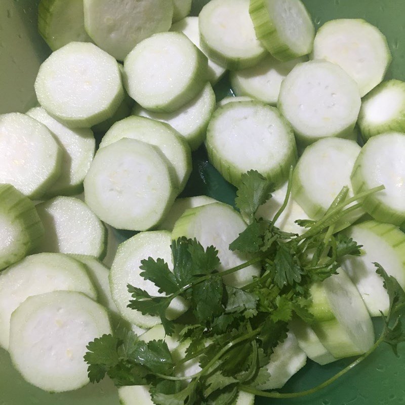 Lạc đã giã nhỏ, chuẩn bị nấu canh