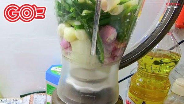 Làm dầu điều màu để pha chế nước sốt thịt heo nướng
