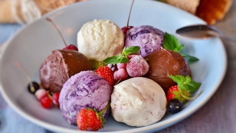 Làm kem tại nhà giúp kiểm soát lượng calo và tăng chất dinh dưỡng, mang đến món tráng miệng lành mạnh và phù hợp với chế độ ăn kiêng.